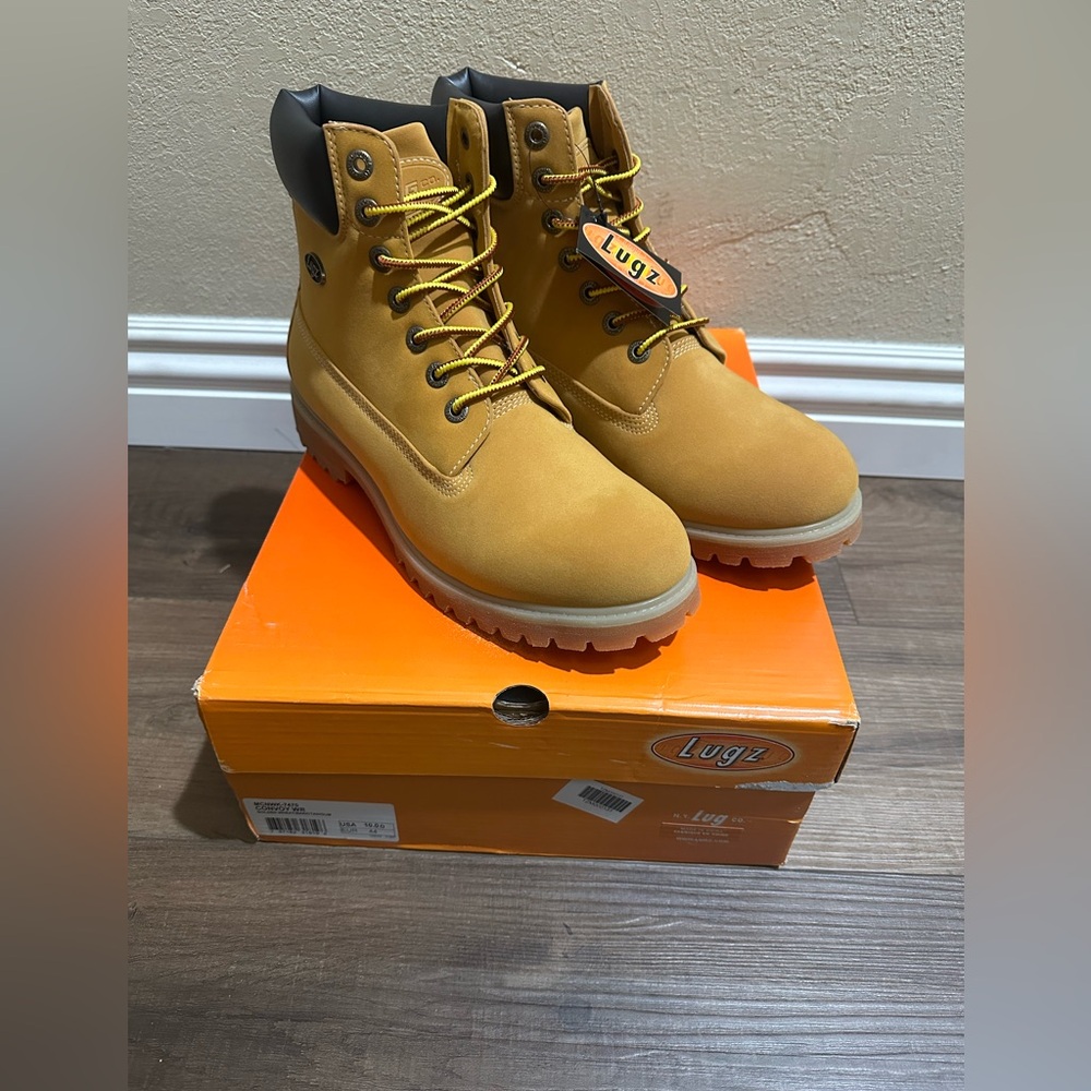 Lugz Wheat Lace-Up Boots